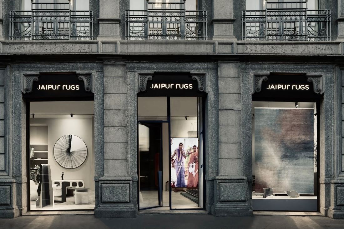 Flagship store facade, Milan